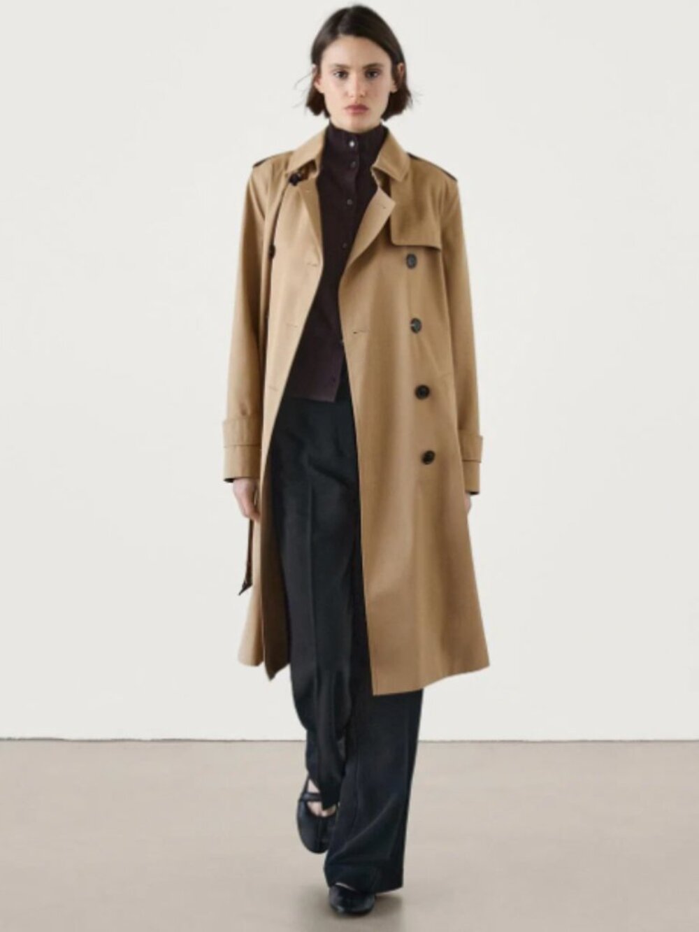 Burberry style trench from massimo dutti in camel color. pristine condition.